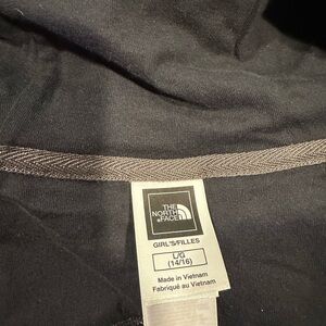 North Face girls hooded gray jacket size 14-16 my daughter is a women’s small